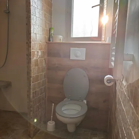 Très Joli T2 à 5 Min De La *